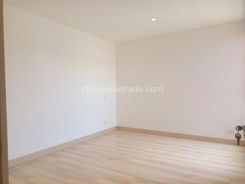 Apartamento cómodo de 3 Alcobas con balcón en Castropol, El Poblado - 7