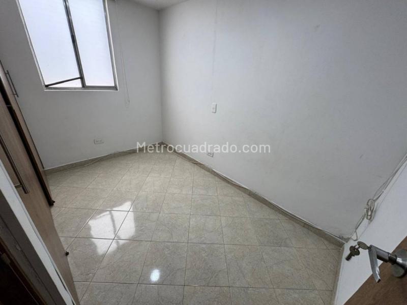 3BR Apartment with Balcony and Private Parking in Los Colores - 5