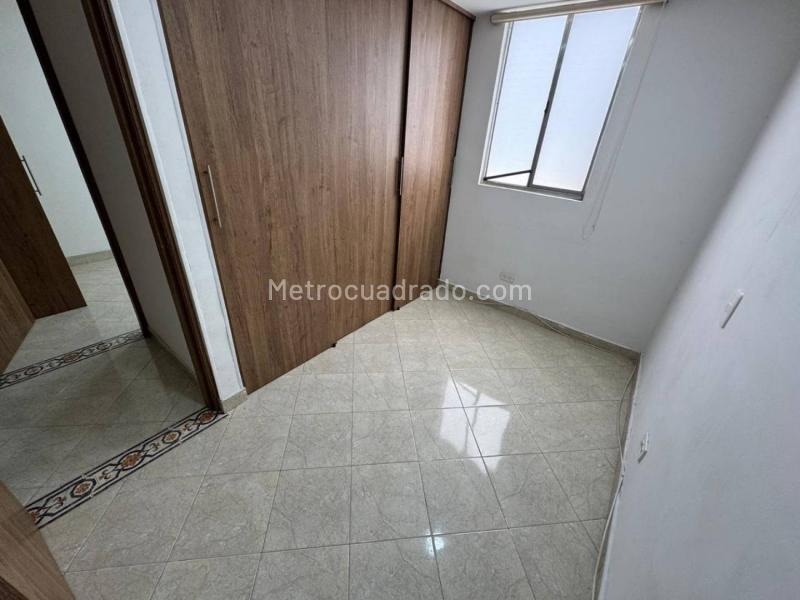 3BR Apartment with Balcony and Private Parking in Los Colores - 6