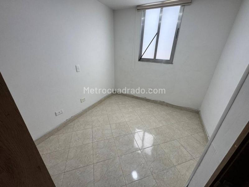 3BR Apartment with Balcony and Private Parking in Los Colores - 7