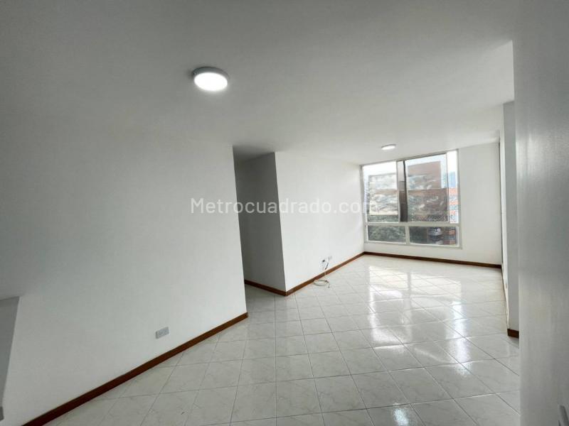 Apartamento Amplio de 3 Alcobas en Loma de San Julián - 4