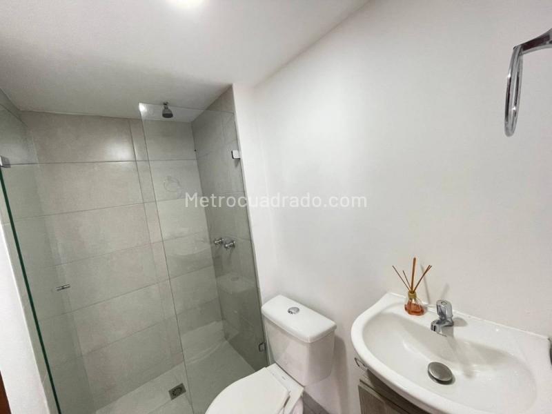 Apartamento Amplio de 3 Alcobas en Loma de San Julián - 6