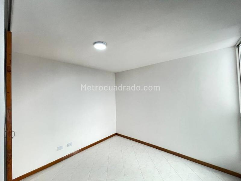 Apartamento Amplio de 3 Alcobas en Loma de San Julián - 7