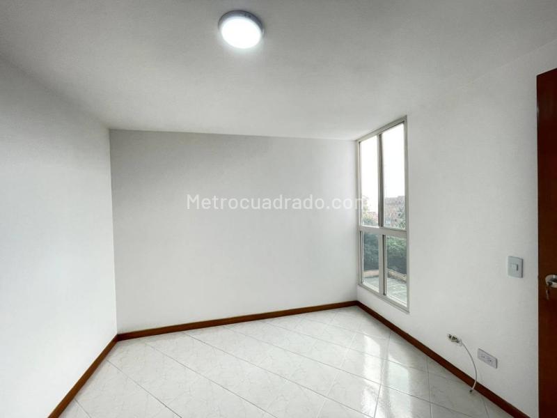 Apartamento Amplio de 3 Alcobas en Loma de San Julián - 8