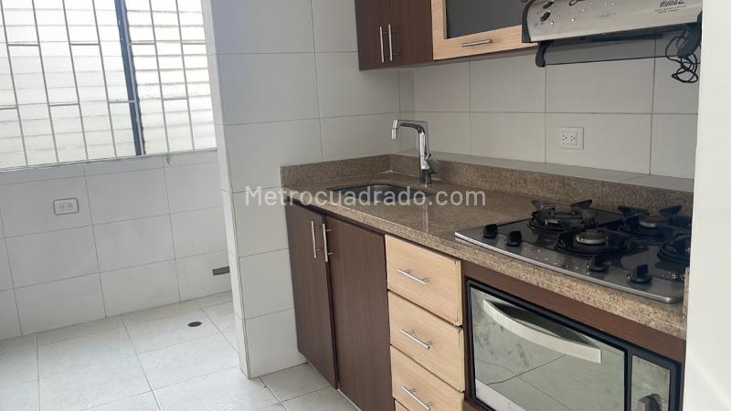 Apartamento en Arriendo de 3 Alcobas en La Loma del Indio con Parqueadero Privado