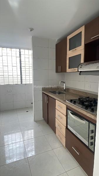 Apartamento en Arriendo de 3 Alcobas en La Loma del Indio con Parqueadero Privado - 2