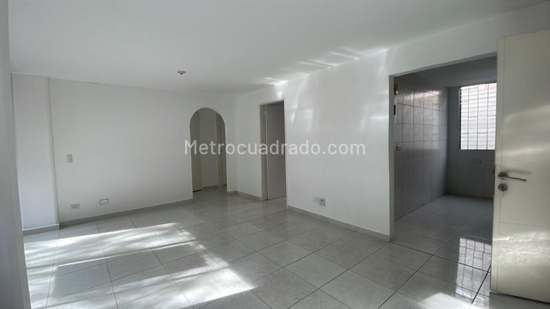 Apartamento en Arriendo de 3 Alcobas en La Loma del Indio con Parqueadero Privado - 4