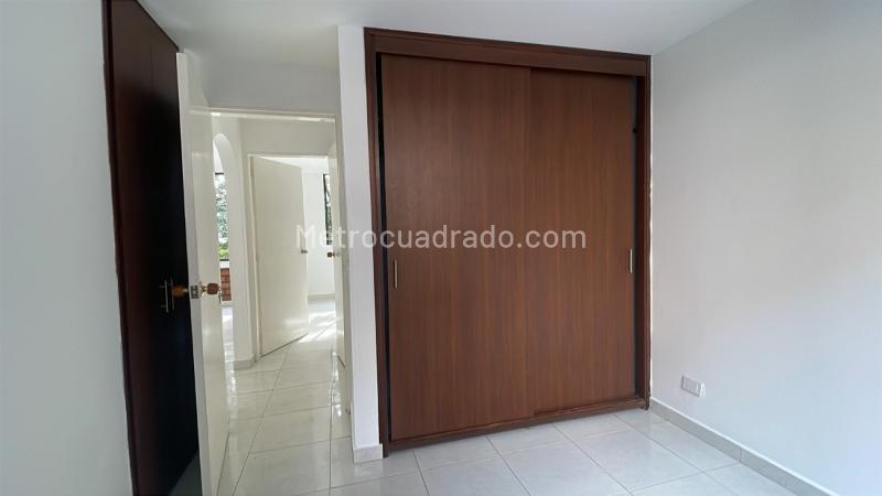 Apartamento en Arriendo de 3 Alcobas en La Loma del Indio con Parqueadero Privado - 6