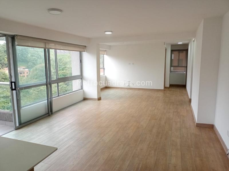 Charming 2BR Apartment with Study in Loma De San Julian - 5