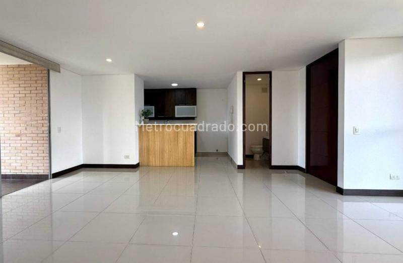 Apartamento de 2 Alcobas en Lalinde con Balcón