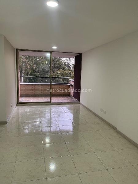 Apartamento Amplio de 3 Alcobas en Loma de los González - 2