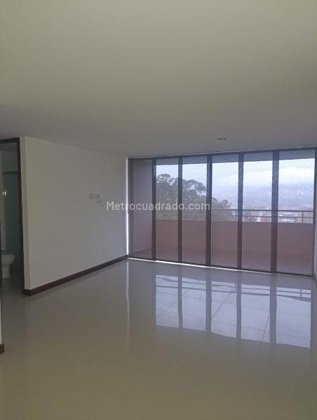 Comfortable 3BR Apartment with Pool in El Poblado Loma Del Indio - 8