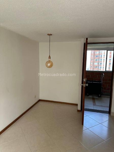 Apartamento Cómodo de 2 Alcobas en Loma del Indio con Balcón y Parqueadero - 2