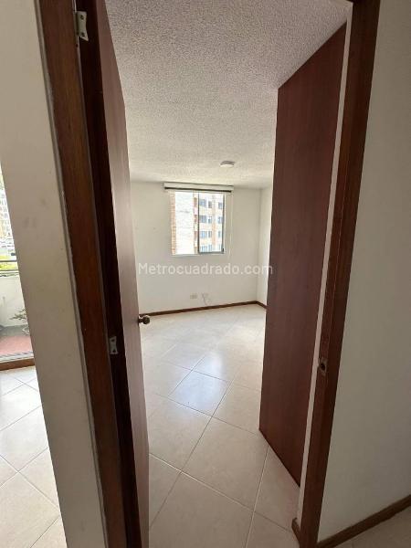 Apartamento Cómodo de 2 Alcobas en Loma del Indio con Balcón y Parqueadero - 4