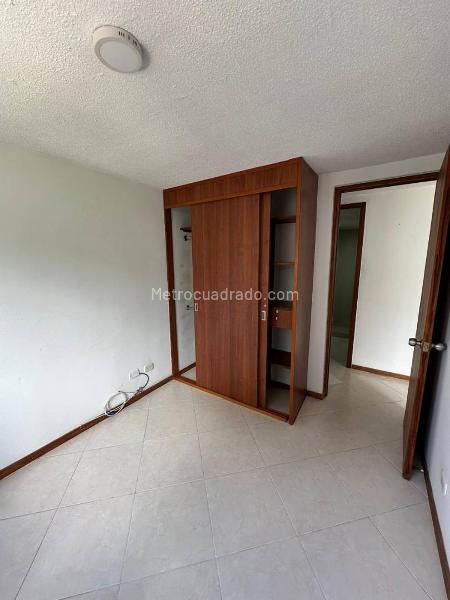 Apartamento Cómodo de 2 Alcobas en Loma del Indio con Balcón y Parqueadero - 5