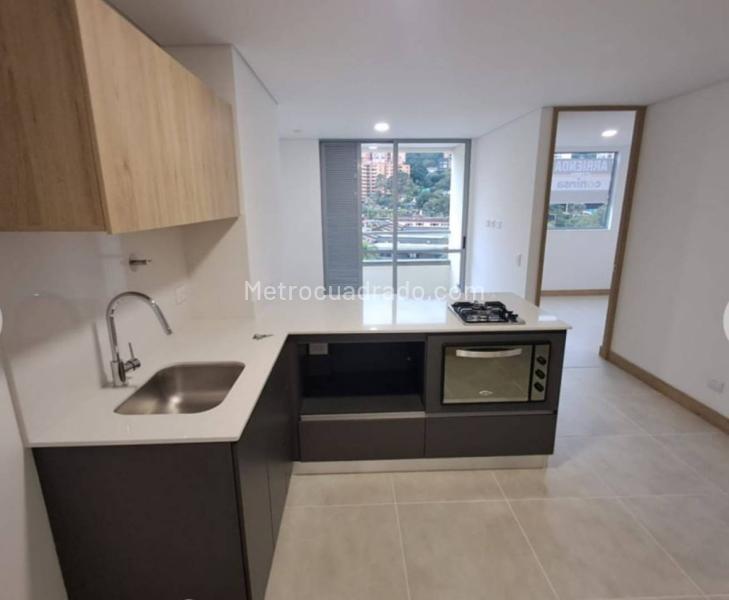 Apartamento de 1 alcoba con parqueadero en Ciudad del Río, El Poblado - 2