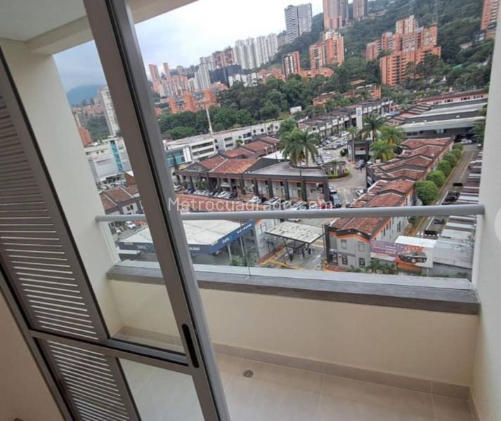 Apartamento de 1 alcoba con parqueadero en Ciudad del Río, El Poblado - 5