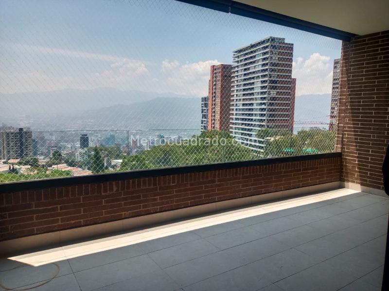 Apartamento Cómodo de 2 Alcobas en Altos del Poblado - 2