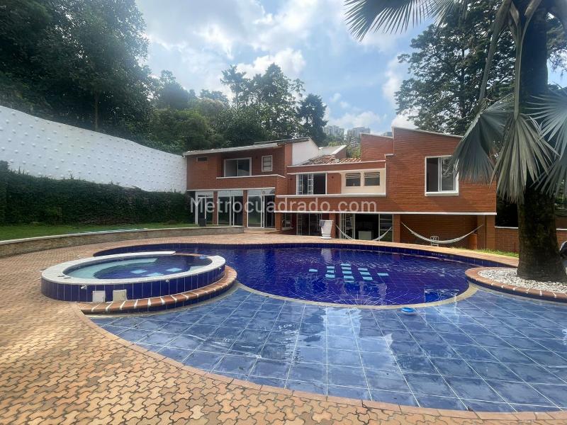 Comfortable 4BR House with Pool in El Poblado El Tesoro - 3