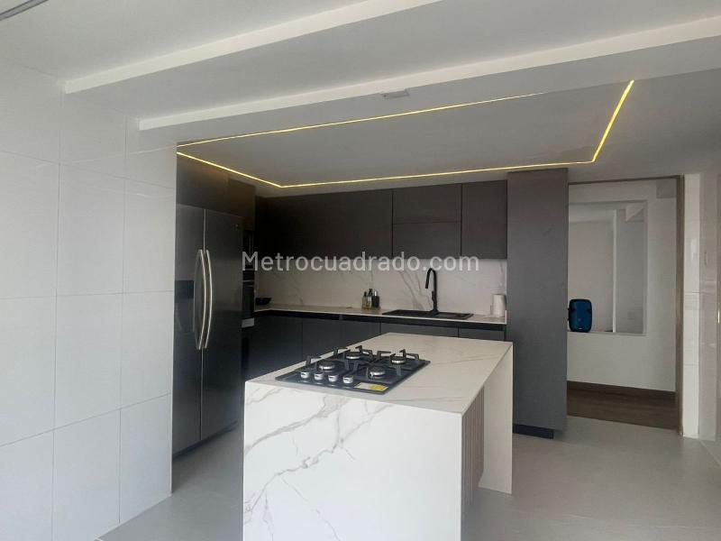 Comfortable 4BR House with Pool in El Poblado El Tesoro - 9