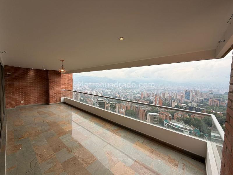 Luxurious 3BR Apartment in El Poblado Alto - 3