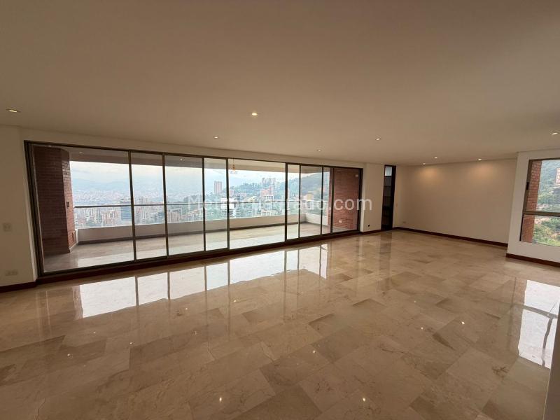 Apartamento de Lujo de 3 Alcobas en El Poblado Alto