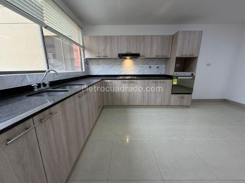 Luxurious 3BR Apartment in El Poblado Alto - 2