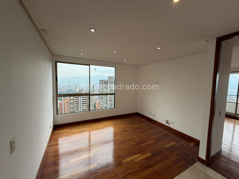 Luxurious 3BR Apartment in El Poblado Alto - 4