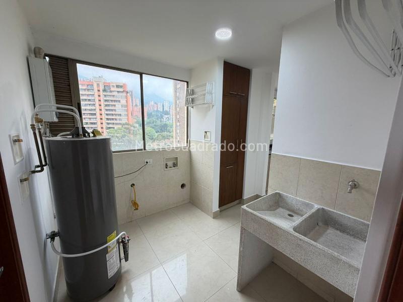 Luxurious 3BR Apartment in El Poblado Alto - 5