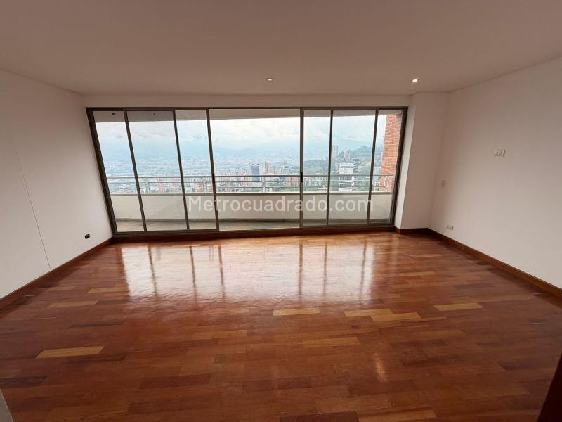 Luxurious 3BR Apartment in El Poblado Alto - 7