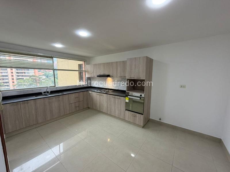 Luxurious 3BR Apartment in El Poblado Alto - 8