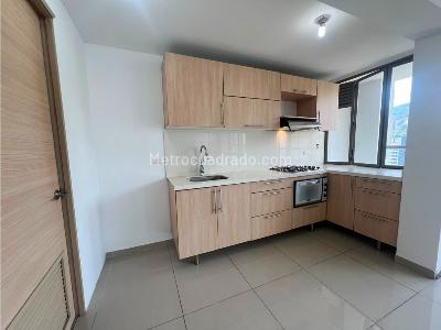 Apartamento de 2 alcobas en arriendo en Pan De Azucar, Sabaneta, 76 m² · foto 3 de 14