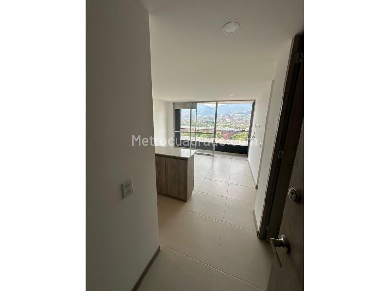 Apartamento para estrenar con 3 alcobas, balcón y parqueadero en Ciudad Coltejer