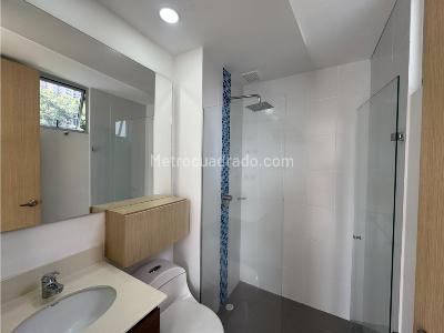 Apartamento de 2 alcobas en arriendo en El Poblado, Medellín, 85 m² · foto 11 de 13