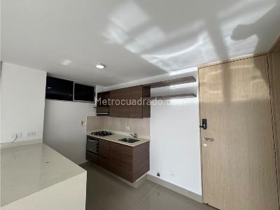 Apartamento en arriendo en El Poblado, Medellín · foto 3 de 13