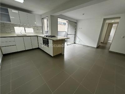 Apartamento de 3 alcobas en arriendo en Loma De Los Bernal, Medellín, 70 m² · foto 2 de 11