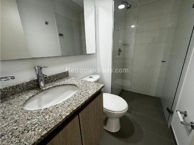 Apartamento de 3 alcobas en arriendo en Loma De Los Bernal, Medellín, 70 m² · foto 9 de 11