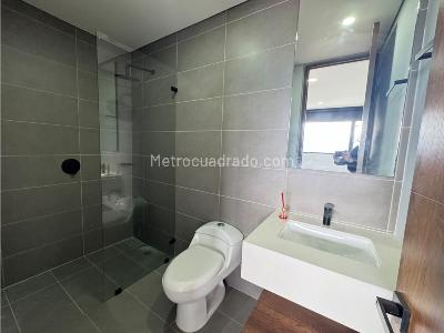 Apartamento de 2 alcobas en arriendo en El Poblado, Medellín, 98 m² · foto 12 de 19