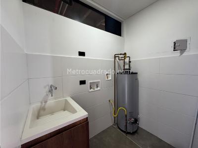 Apartamento de 2 alcobas en arriendo en El Poblado, Medellín, 98 m² · foto 14 de 15