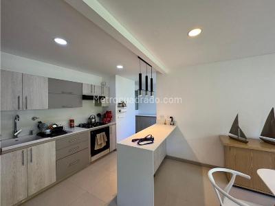 Apartamento de 3 alcobas en arriendo en La Calera, Medellín, 140 m² · foto 3 de 9