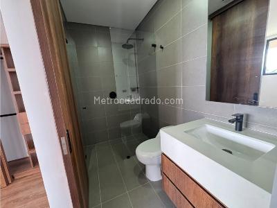 Apartamento de 2 alcobas en arriendo en El Poblado, Medellín, 98 m² · foto 6 de 15