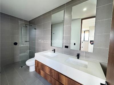 Apartamento de 2 alcobas en arriendo en El Poblado, Medellín, 98 m² · foto 12 de 15