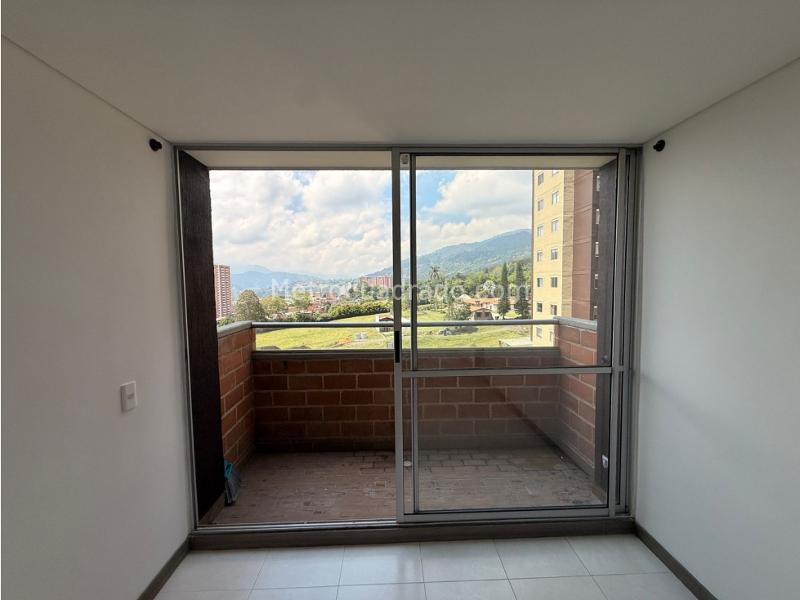 Beautiful 3BR Apartment in Gated Community, La Estrella - 2