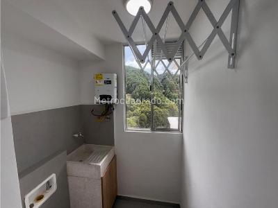 Apartamento de 3 alcobas en arriendo en Loma De San Jose, Sabaneta, 60 m² · foto 17 de 20