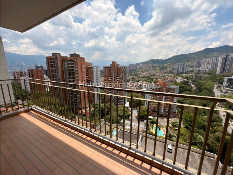 Apartamento en Arriendo, Loma De Los Bernal, Medellín