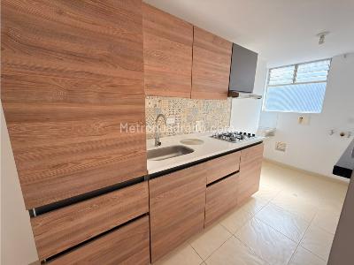 Apartaestudio en arriendo en La Almeria, Medellín, 45 m² · foto 3 de 12