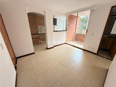 Apartaestudio en arriendo en La Almeria, Medellín, 45 m² · foto 4 de 12