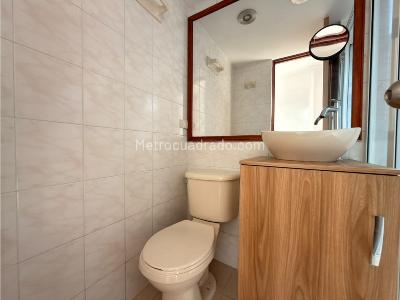 Apartaestudio en arriendo en La Almeria, Medellín, 45 m² · foto 8 de 12
