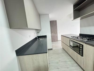 Apartaestudio en arriendo en El Poblado, Medellín, 45 m² · foto 3 de 11