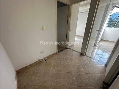 Apartamento de 3 alcobas en arriendo en Loma De Los Bernal, Medellín, 95 m² · foto 11 de 20